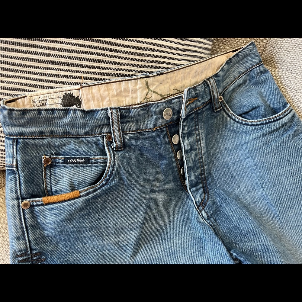 O’Neill relaxed-fit, button-fly 30x31 distressed jeans.
